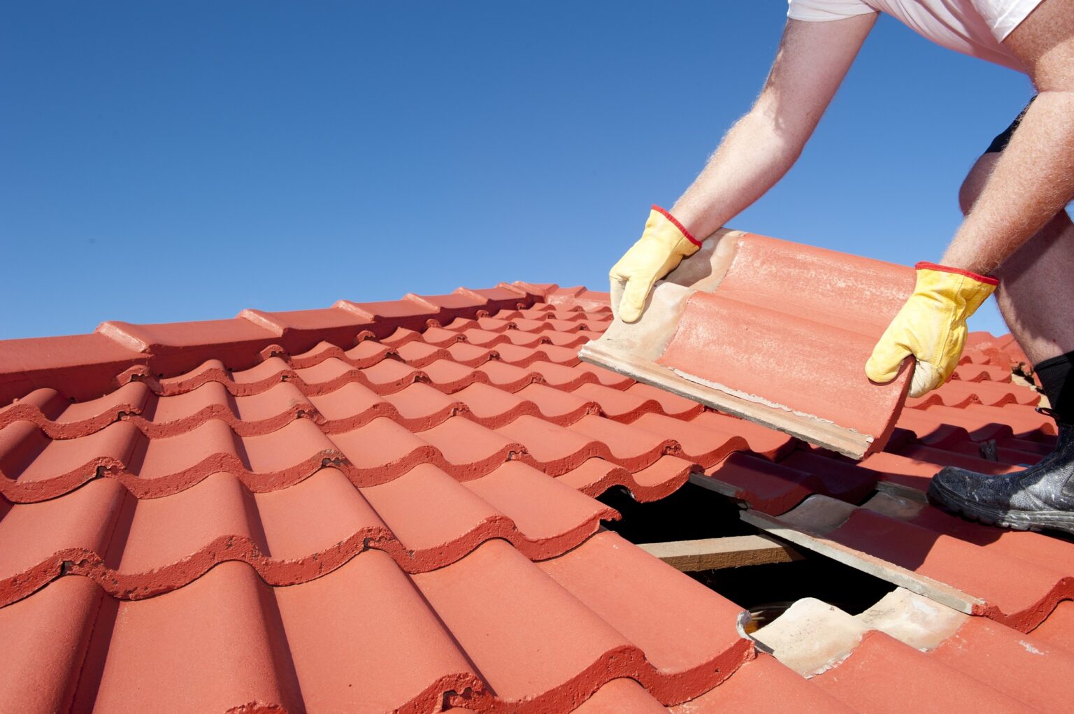 Reliable Roofing Contractor for Roof Leakage Repair