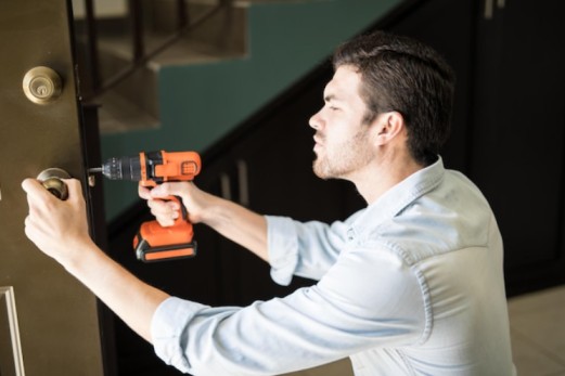 Benefits of Hiring Professional Locksmith Services